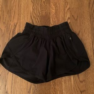 Lululemon Tracker short 4”
